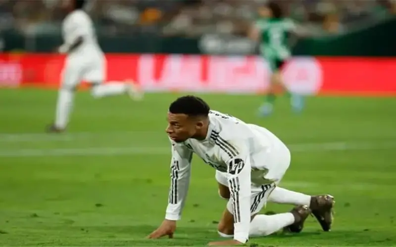 ”سبورت” تحسم الجدل حول وجود خلاف بين مبابي ولاعبي ريال مدريد